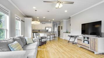 Apartment (2 Bedrooms) | Front of property