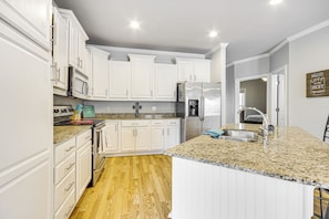 Apartment (2 Bedrooms) | Interior - Biloxi Condo w/ Community Pool ~ Half-mi to Beach! (Biloxi)