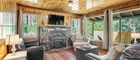 House (2 Bedrooms) | Interior