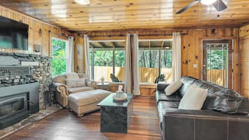 House (2 Bedrooms) | Interior