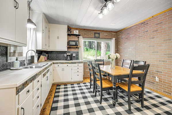 House (2 Bedrooms) | Interior - Walk to Winery: Cozy Cabin w/ Fire Pit in Murphys (Murphys)