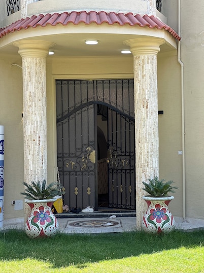 Relaxing villa with private pool and 5 master bedrooms 