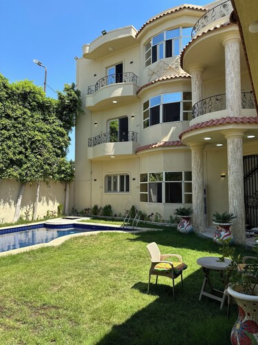 Relaxing villa with private pool and 5 master bedrooms 