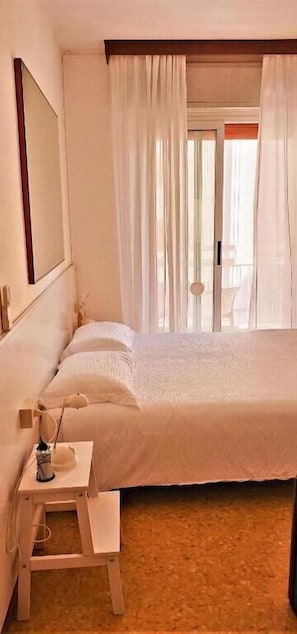 Desk, free WiFi, bed sheets - Le Petit Hotel (Lido di Jesolo)