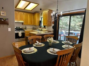 Dining - Scenic Sierra - Twain Harte Lake Access- Sleeps 18 (Twain Harte)