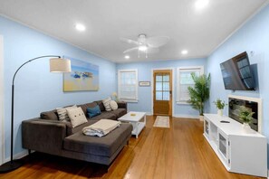 Smart TV - Sixth Street Retreat (Gulfport)