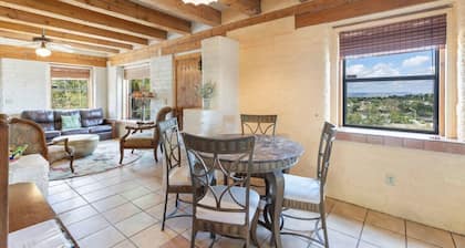 Adobe Vista - Cozy and inviting, spectacular view!