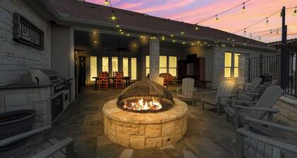 The Green Ranch House-Pool-Theatre-Hot Tub-Game Room