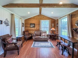 Offices - Wagon Wheel Cottage Couples Getaway in the Country (Waco)