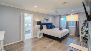 4 bedrooms, WiFi, bed sheets - Your Houston Vacation Getaway, 4-BD, Pool, Patio (Houston)