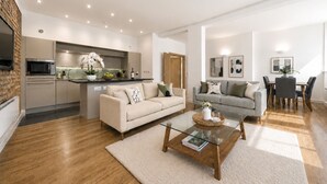 Living area - Spacious & Quiet AC 2 Bed By Liverpool St/Spitalfields (London)