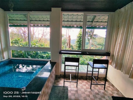 Luxury Cottage, Mountain View | Living area | TV