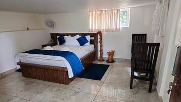 Standard Double Room | Soundproofing, bed sheets