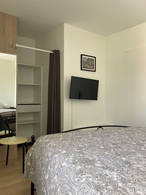 2 chambres, fer et planche Ă repasser, Wi-Fi, draps fournis