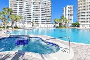 Una piscina techada, una piscina climatizada