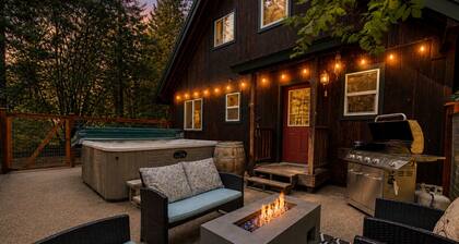 Pine River Retreat 2 Bedroom Home by RedAwning