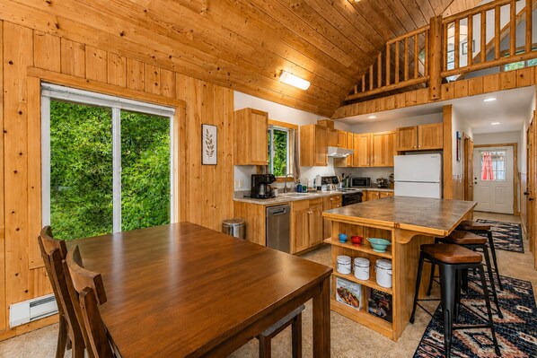 House, 2 Bedrooms | Private kitchen | Fridge, coffee/tea maker, toaster