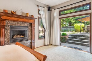 House, 4 Bedrooms | 4 bedrooms, laptop workspace, iron/ironing board, cribs/infant beds