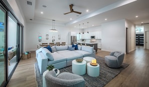Smart TV - Oversized Luxury Retreat with Resort-Style Pool & Spa, Close to Beaches (Naples)