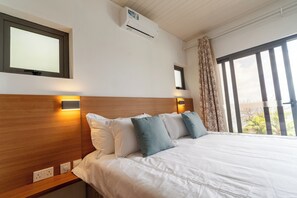 In-room safe, laptop workspace, iron/ironing board, free WiFi - Sorento Holiday Apartments (Mahe Island)