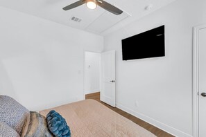 3 soverom, strykejern/-brett, wi-fi og sengetøy