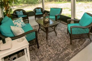 Terrace/patio - Charming 3-bedroom house with WiFi, fitness room on Gated property (Jennings)