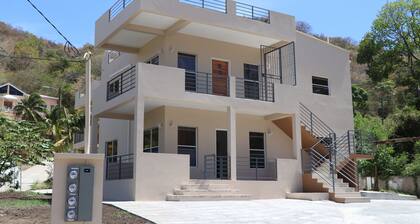 Charming 1-bedroom apt with AC and WiFi in Clarkescourt Bay near to the Marina.
