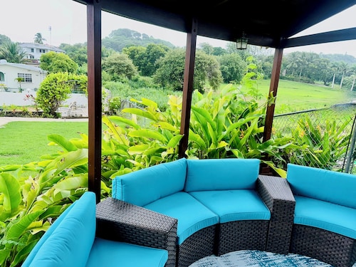 Charming 2-bedroom apartment with, pool, AC, WiFi in lovely Welches, Barbados 