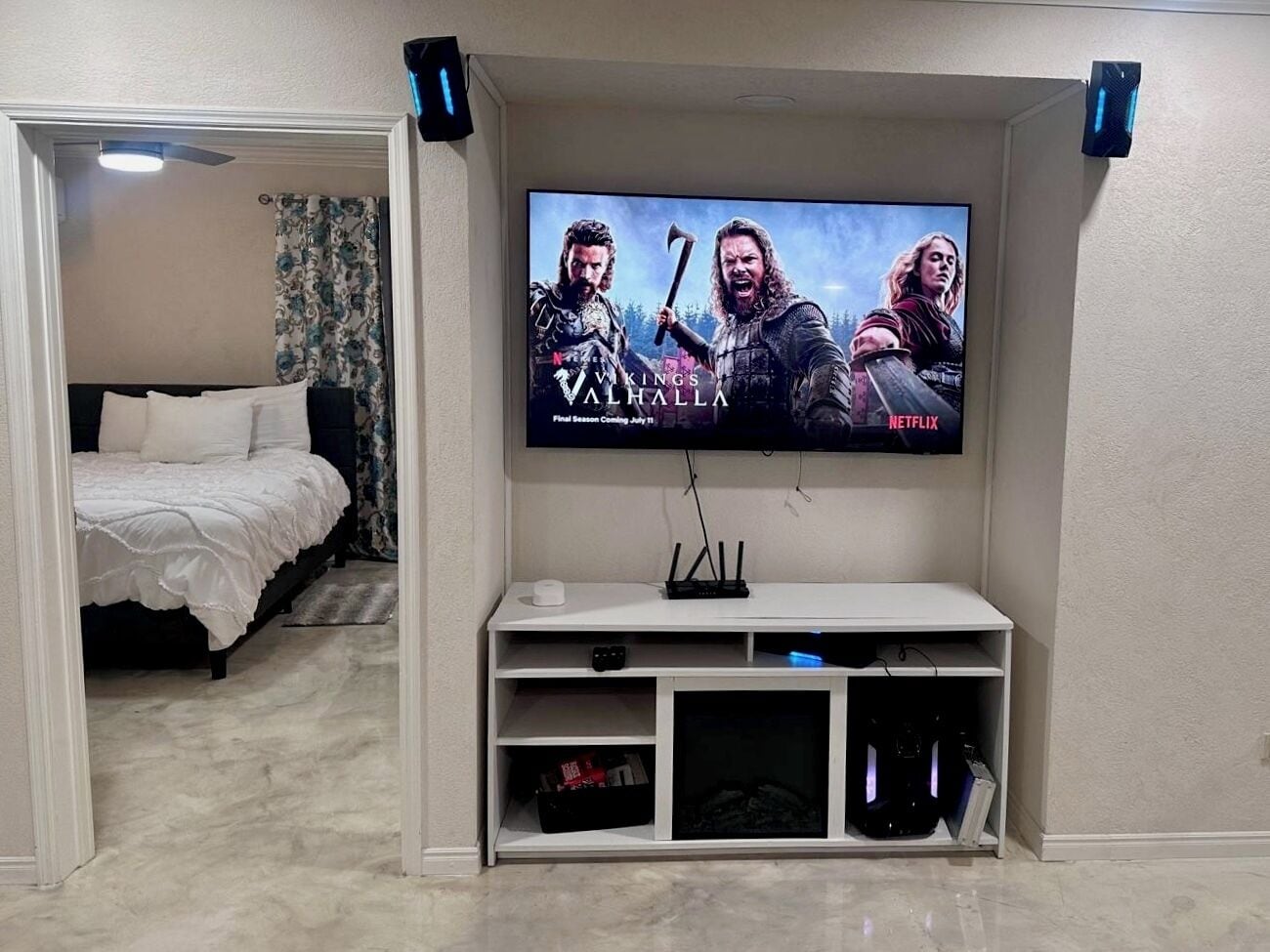 2 bedrooms, desk, iron/ironing board, WiFi