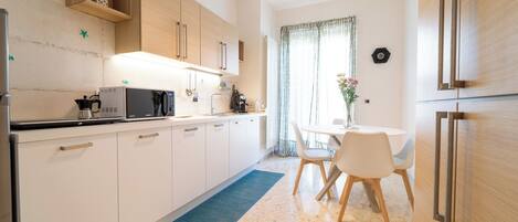 Fridge, microwave, stovetop, electric kettle