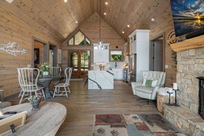 Smart TV, fireplace - Elevated Escape Blue Ridge GA (Blue Ridge)