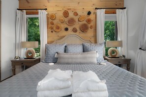 4 bedrooms, iron/ironing board, WiFi, bed sheets - Elevated Escape Blue Ridge GA (Blue Ridge)