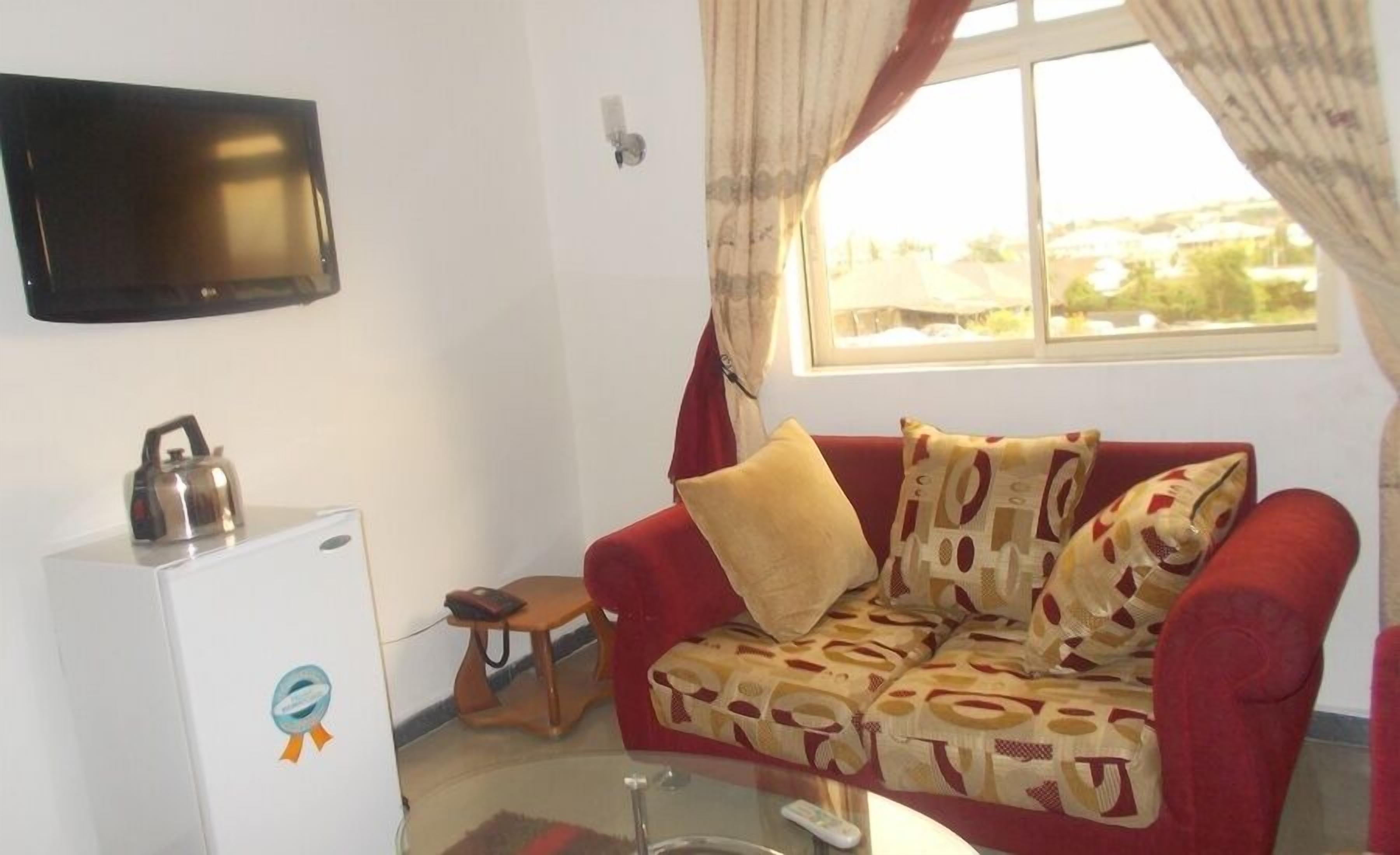 Classic Room, Balcony, City View | Living area