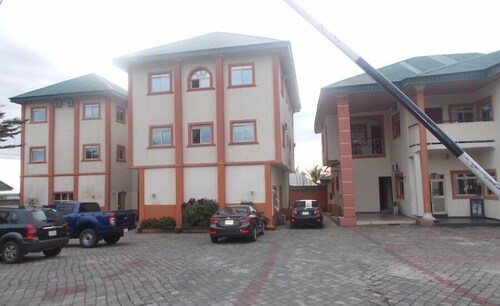 Franphinas Suites and Hotel