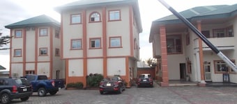 Franphinas Suites and Hotel