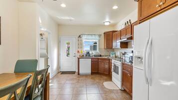 2 bedrooms, Internet