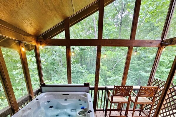 Interior - BEAR CROSSING - HOT TUB, GAME ROOM, SECLUDED (Helen)