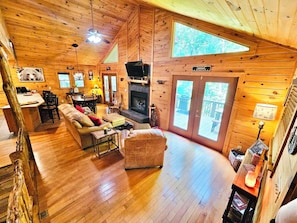 Smart TV, fireplace, video games - Bear Crossing - Helen Cabin Retreat, Hot Tub, Game Room, Secluded (Helen)