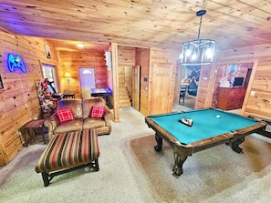 Game room - Bear Crossing - Helen Cabin Retreat, Hot Tub, Game Room, Secluded (Helen)