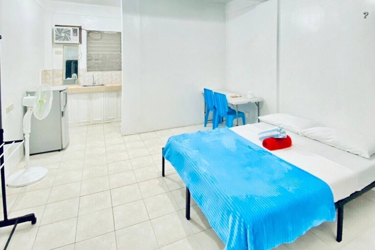Elite Room, 1 Bedroom | Desk, laptop workspace, free WiFi, bed sheets