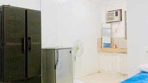 Frigorífico y hervidor eléctrico