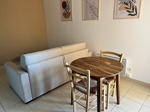 Dining - Charming downtown studio (Cavaillon)