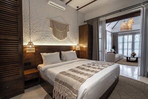 Desk, laptop workspace, blackout curtains, soundproofing - Moonlight EVDEkimi - Stylish 2BR escape with Tropical garden and Pool (Ubud)