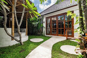 Exterior - Moonlight EVDEkimi - Stylish 2BR escape with Tropical garden and Pool (Ubud)
