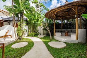 Garden - Moonlight EVDEkimi - Stylish 2BR escape with Tropical garden and Pool (Ubud)