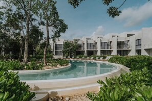 Kolam renang outdoor