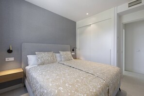 3 bedrooms, desk, iron/ironing board, travel cot - Exclusive 3-bedroom Apartment in Higueron (Fuengirola)