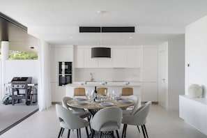 Coffee/tea maker, fridge, microwave, oven - Exclusive 3-bedroom Apartment in Higueron (Fuengirola)