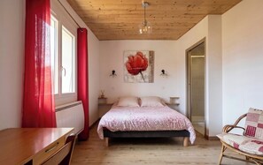 3 bedrooms, iron/ironing board, WiFi