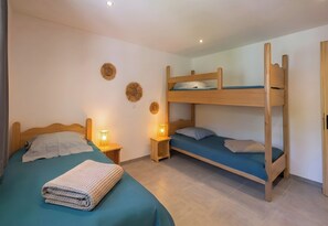 4 habitaciones, tabla de planchar con plancha y wifi 
